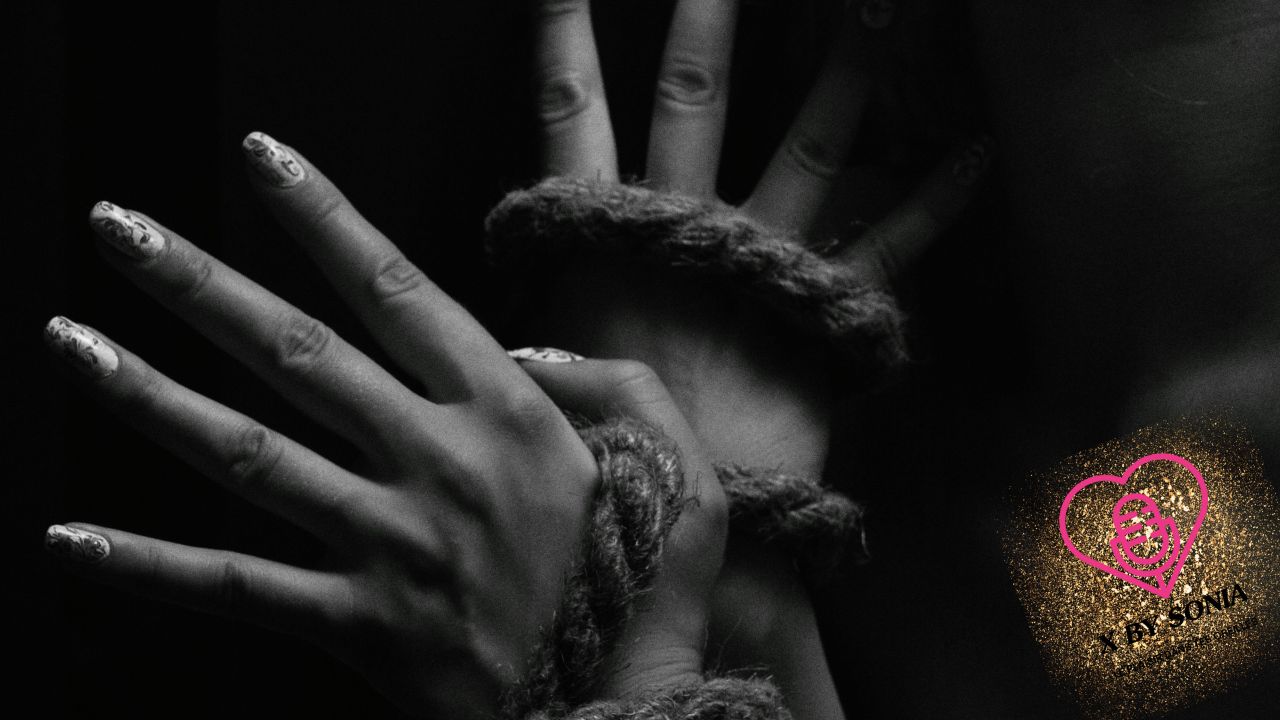 Mains liées Plaisir volé